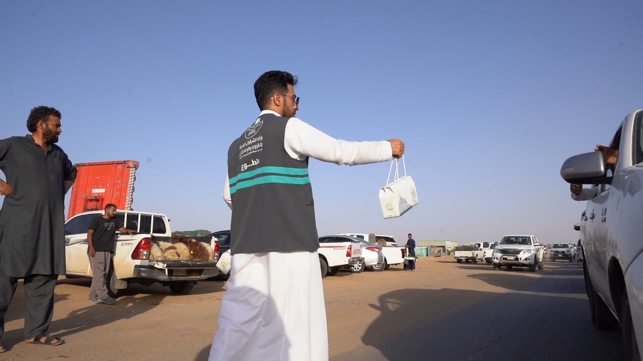 أمانة منطقة الجوف توزع أكثر من 5 آلاف حقيبة أضاحي صحية للأهالي بسكاكا