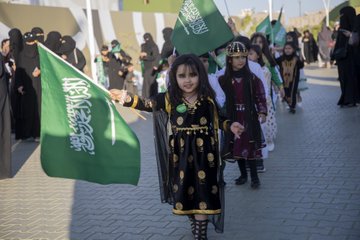 احتفالات بيوم العلم في مهرجان زيتون الجوف الدولي