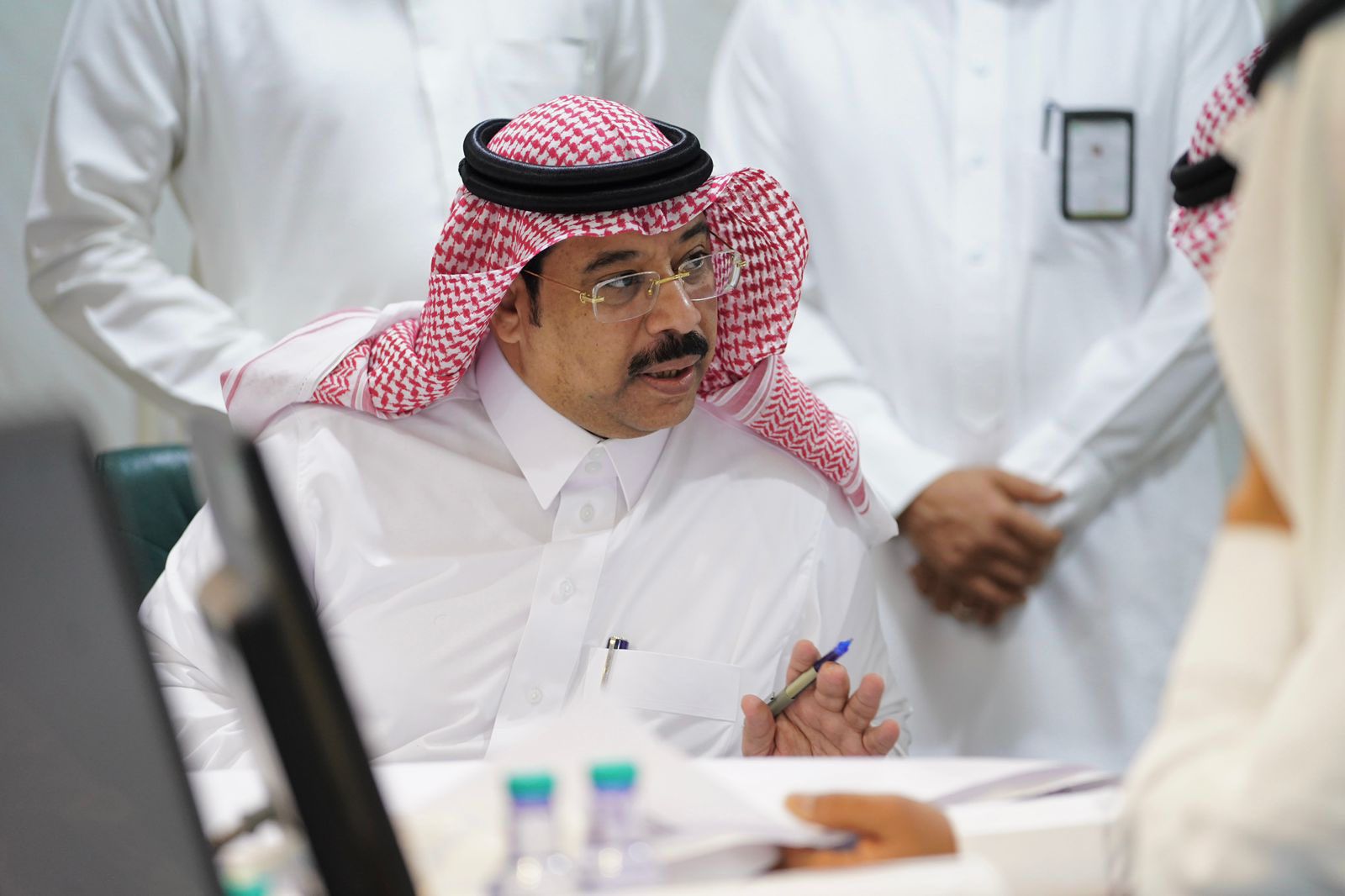 أمين الجوف يبحث مع رئيس بلدية محافظة القريات سير المشروعات وخطط زيادة الاستثمارات