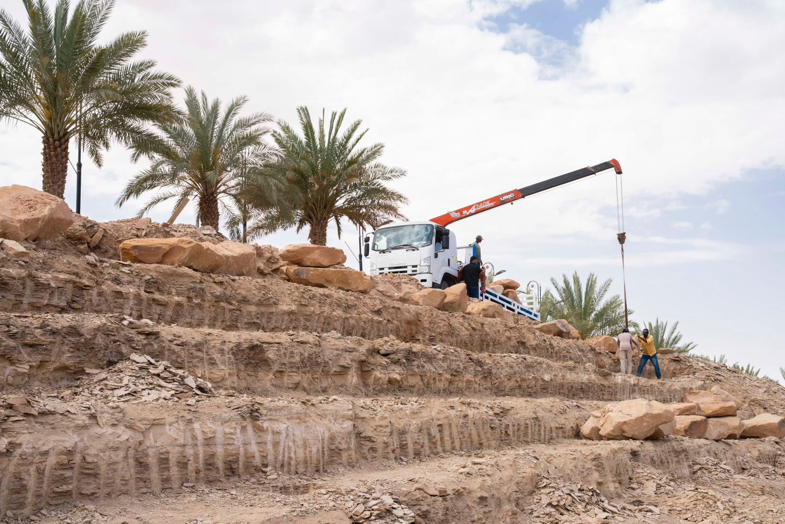  "أمانة الجوف" تواصل أعمال تطوير محيط "مركز الملك عبدالله الثقافي" بسكاكا