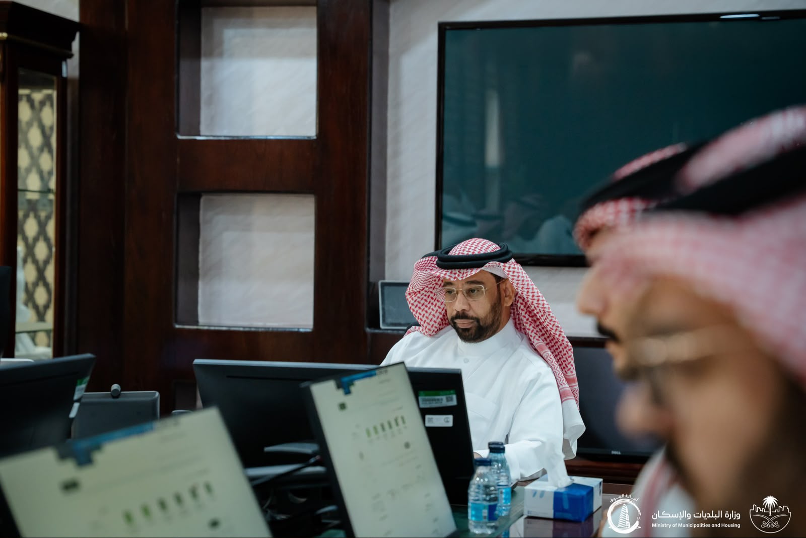 أمين منطقة الجوف تدشّن البوابة الداخلية للموظفين ومنصة «وثيق» لإدارة الثغرات الأمنية