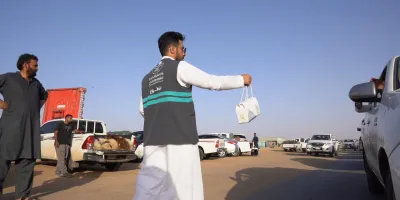 أمانة منطقة الجوف توزع أكثر من 5 آلاف حقيبة أضاحي صحية للأهالي بسكاكا