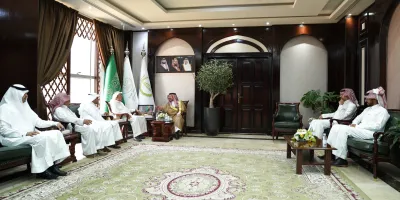  أمين الجوف يستعرض مع رجال الأعمال فرص الاستثمار بالقطاع البلدي